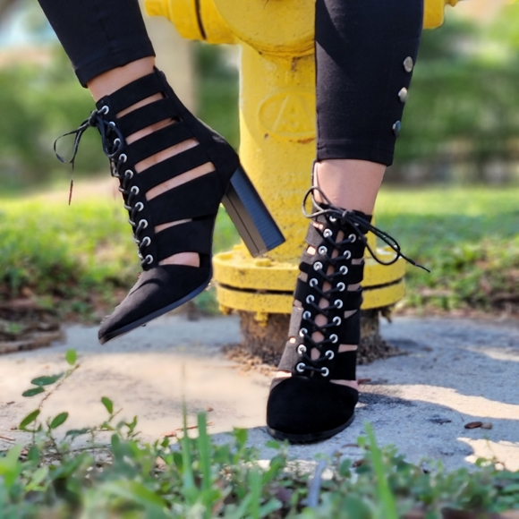 Women's Black Lace up Chunky Block High Heel Booties - Picture 4 of 7